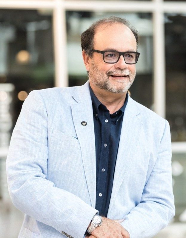 Patrick Renaud? Être convaincant, savoir persuader, mieux négocier, se faire des alliés, générer la confiance, ne sont là que quelques-uns des savoir-faire dans ce monde en constante évolution.  Développer et mieux utiliser ses habiletés persuasives pour accroître son pouvoir d’influence et son impact, voilà ce qu’il vous propose. Patrick Renaud? Être convaincant, savoir persuader, mieux négocier, se faire des alliés, générer la confiance, ne sont là que quelques-uns des savoir-faire dans ce monde en constante évolution. Développer et mieux utiliser ses habiletés persuasives pour accroître son pouvoir d’influence et son impact, voilà ce qu’il vous propose.